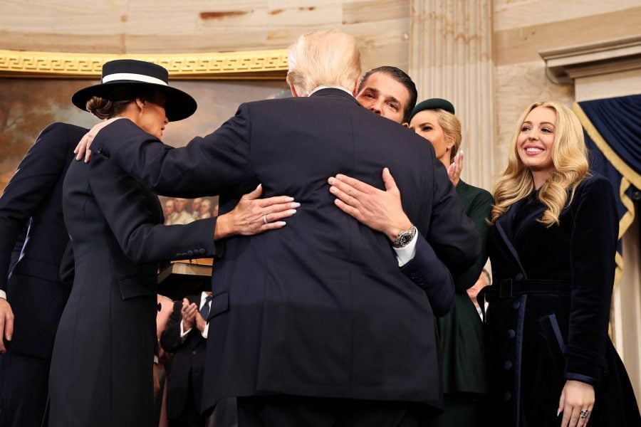 Ορκωμοσία Ντόναλντ Τραμπ: Διακριτική παρουσία της νεότερης κόρης του, Τίφανι Τραμπ – Εικόνες