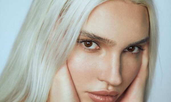 Cloud Skin: Πώς να αποκτήσουμε όμορφη, λαμπερή επιδερμίδα σαν να της έχουμε βάλει φίλτρα