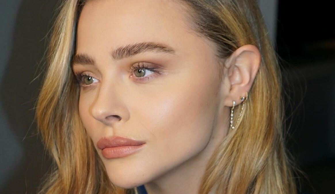 Αντίο lip gloss! Ώρα να υιοθετήσουμε αυτό το μακιγιάζ που δεν χρειάζεται ανανέωση και ταιριάζει σε όλες τις ηλικίες