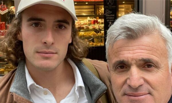 Στέφανος Τσιτσιπάς: Η ομολογία για τον πατέρα του – «Με πληγώνει να τον βλέπω γύρω μου αγχωμένο, να υποφέρει»
