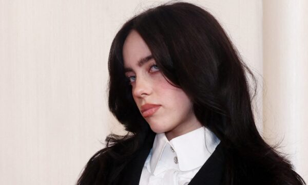 Billie Eilish: Eπιμελείται μόνη της το beauty look της για τις εμφανίσεις της