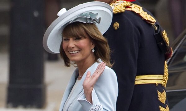 Carole Middleton: Τα μυστικά για να φαίνεται εκπληκτική στα 70 – Η διατροφή της και ο λόγος που αποφεύγει παντελόνια