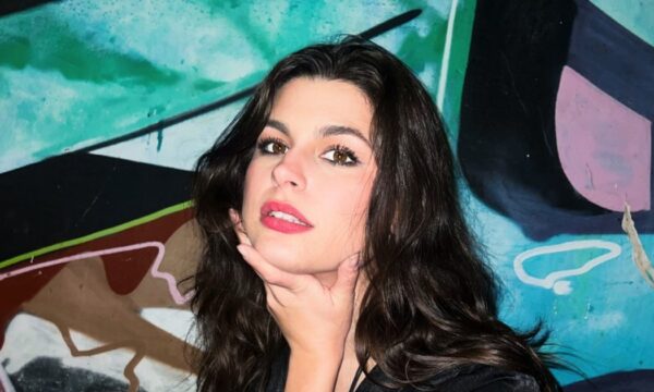 Δανάη Παππά: «Η πιο αγαπημένη μου φάση στον έρωτα είναι όταν με απομακρύνει από την πραγματικότητα»