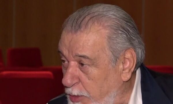 Τάσος Χαλκιάς: «Ποτέ δεν φωτογραφήθηκα με το δασύτριχο στήθος μου, ήταν κάποιες εικόνες που προήλθαν από τη δουλειά»