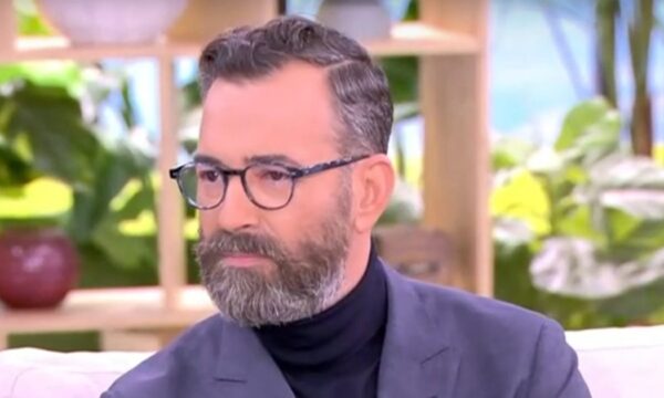 Άγγελος Μπράτης: «Πληγώθηκα από κάποια λόγια – Η τηλεοπτική παρουσία μας αλλάζει πολύ»