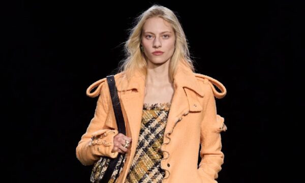 Burberry: Σύμφωνα με φήμες ο σχεδιαστής Daniel Lee αλλάζει brand!