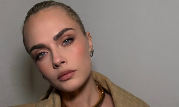 Cara Delevingne: Τα glazed donut νύχια της είναι matchy με το μακιγιάζ στα μάτια και είναι τέλεια ιδέα για τη βραδινή σου έξοδο