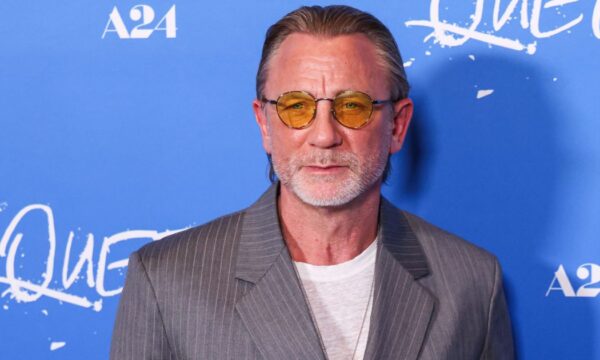 Daniel Craig: Έχει αυτά τα cool γυαλιά που θέλουμε για το αγόρι μας!
