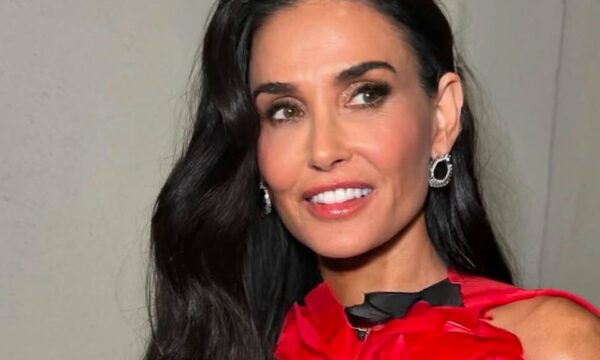 Η Demi Moore υιοθέτησε το peplum trend και έκανε τους πάντες να παραμιλούν
