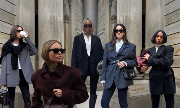 Για το κομψό look που επιλέγουν τώρα οι πιο γνωστές stylers του κόσμου, χρειάζεσαι μόνο κολάν, σακάκι και μπότες ιππασίας