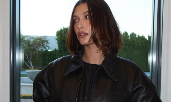 Η Hailey Bieber φόρεσε τα παπούτσια που ταιριάζουν τέλεια με το κολάν