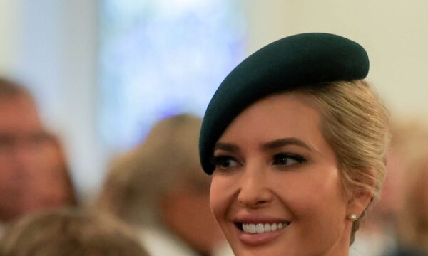 Ορκωμοσία Τραμπ: Η Ivanka Trump παρουσιάστηκε με πριγκιπικό low bun και soft glam make up look