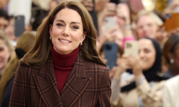 Kate Middleton: Εμφάνιση έκπληξη με winter colors- H επίσκεψη στο νοσοκομείο που νοσηλεύτηκε πέρσι!