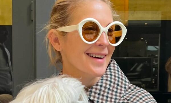 Kelly Rutherford: Η σπάνια εμφάνιση της κομψής μαμάς με τον εξίσου στυλάτο γιο της