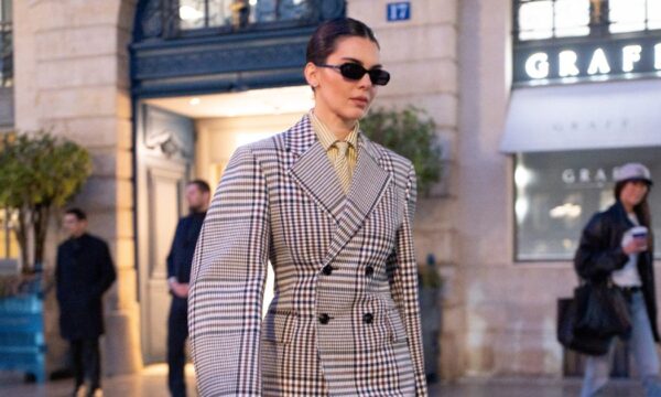 Kendall Jenner: Φέρνει το oversized σακάκι σε νέο επίπεδο!