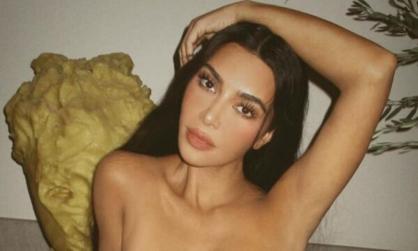 Kim Kardashian: Γιόρτασε τα Χριστούγεννα υιοθετώντας το πιο chic wet bob