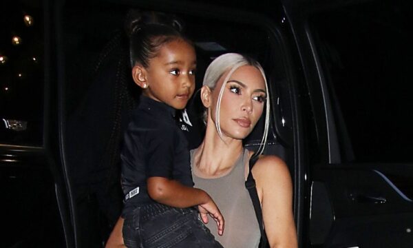 Kim Kardashian και Chicago: Μητέρα και κόρη που μόλις έγινε 7 χρόνων με το ίδιο χαριτωμένο χτένισμα