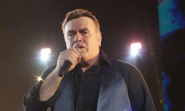 Στο χειρουργείο Μανώλης Λιδάκης: Το πρώτο μήνυμα για την υγεία του μετά την επέμβαση