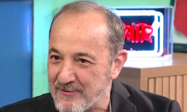 Στέλιος Μάινας στο Στούντιο 4: «Έχω δεχθεί πολλές κακές κριτικές – Με τους “Μεν και Δεν” είμαστε φίλοι 35 χρόνια»
