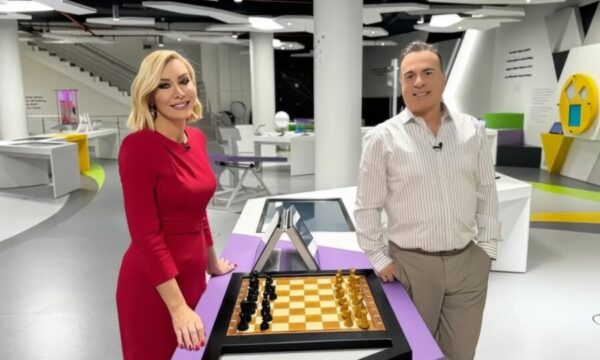 «Μαμά – κοίτα»: Πρώτη παρουσιάστρια η Αντριάνα Παρασκευοπούλου – Καλεσμένοι ο Φώτης Σεργουλόπουλος και ο Γιώργος Κουβαράς