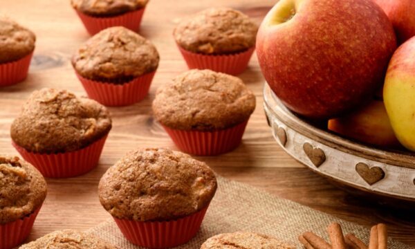 Συνταγή για νόστιμα muffins με μήλο, κανέλα και αλεύρι ολικής άλεσης