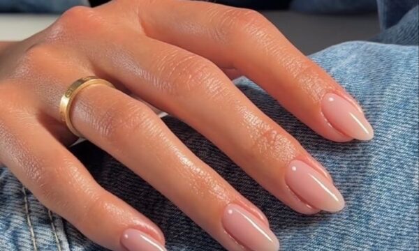 Soap Nails: Η νέα τάση στο μανικιούρ «αφρίζει»… σαπούνι