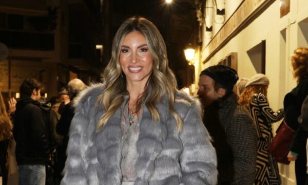 Αθηνά Οικονομάκου: Βραδινή εμφάνιση χωρίς τον Μπρούνο – Φωτογραφίες