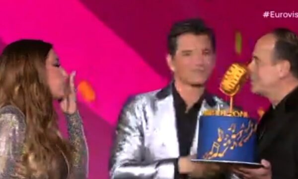 Eurovision 2025: «Λύγισε» η Έλενα Παπαρίζου από την έκπληξη για τα γενέθλιά της