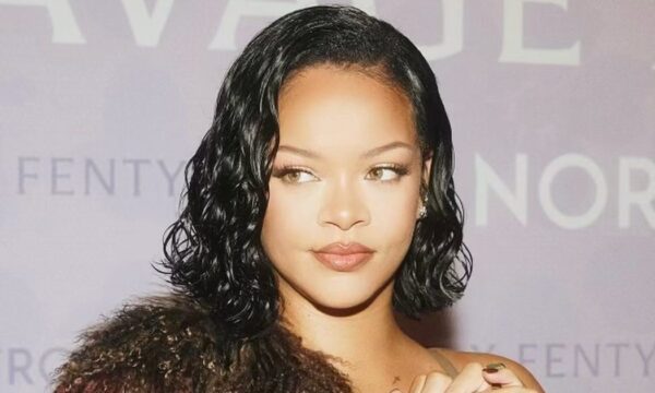 Rihanna: Το καινούριο χρώμα στα μαλλιά έχει διάθεση Αγίου Βαλεντίνου
