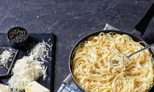 Συνταγή για σπαγγέτι με cacio e pepe