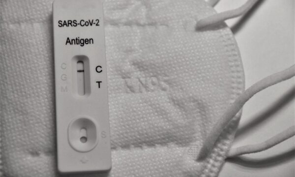 Τα self tests μπορούν να ανιχνεύσουν τα νέα στελέχη της Covid;