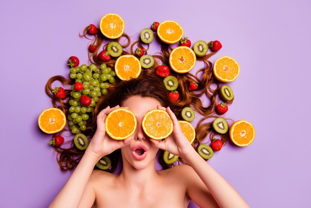 woman-fruits-127056867_s