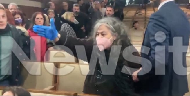 Η Ελένη Λουκά διέκοψε την εκδήλωση παρουσίασης βιβλίου του Στέφανου Κασσελάκη