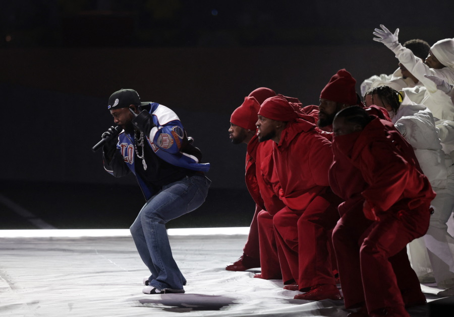 Super Bowl 2025: Ο Κέντρικ Λαμάρ έβαλε «φωτιά» στο ημίχρονο – Έπαιξε το «Not Like Us» όπου κατηγορεί τον ράπερ Drake