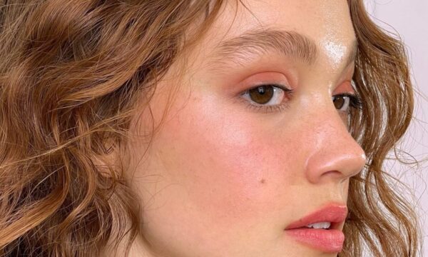 Πώς να επιλέξετε το κατάλληλο concealer σύμφωνα με τις ανάγκες σας