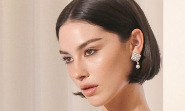 Grammys 2025: Τα πιο εντυπωσιακά beauty looks χωρίς ηλικία από τη φετινή τελετή