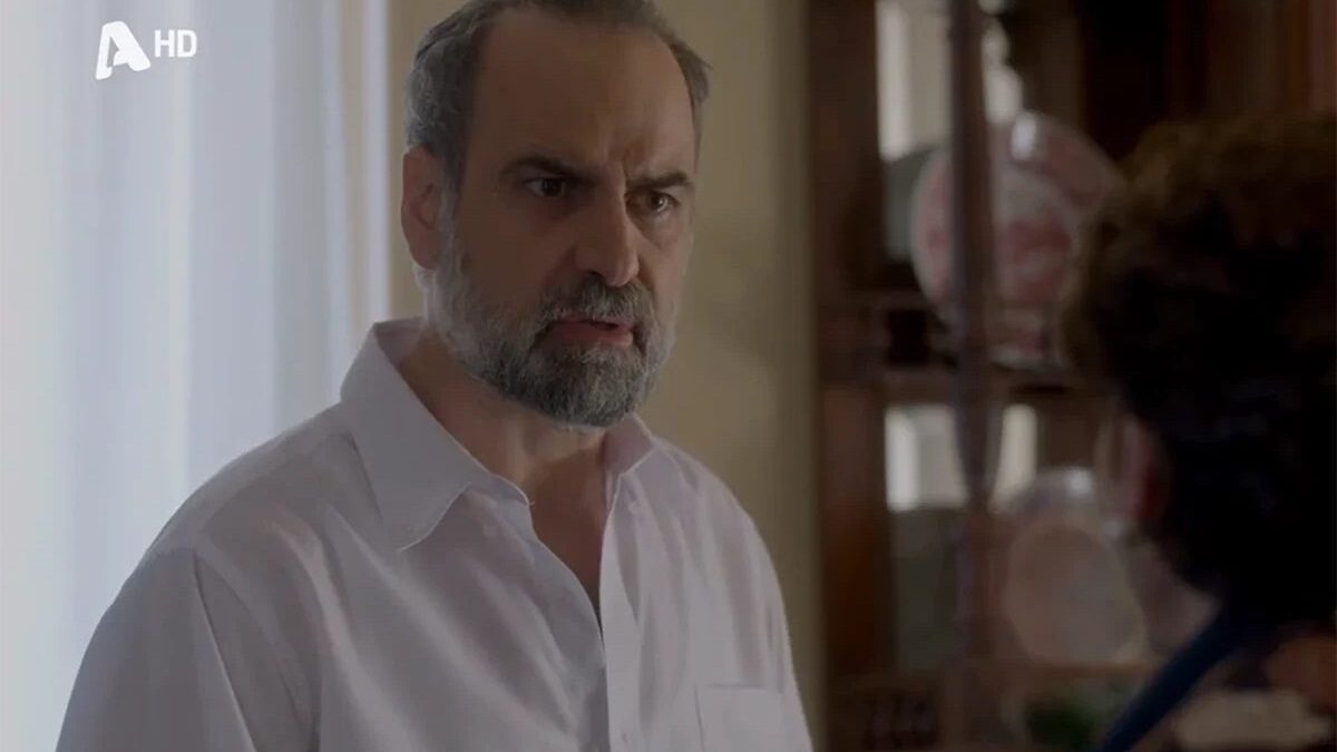 Άγιος έρωτας: Της παίρνει το μωρό μέσα από τα χέρια
