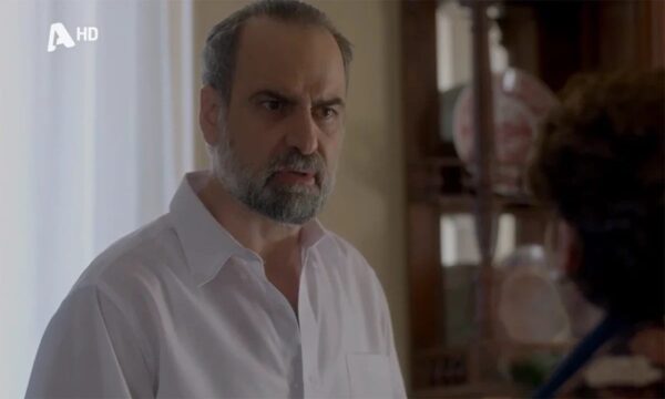 Άγιος έρωτας: Της παίρνει το μωρό μέσα από τα χέρια