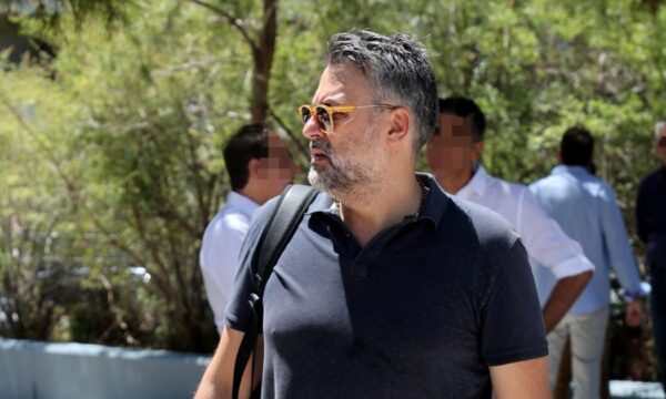 Γιάννης Καλλιάνος: «Όταν ένας γονιός στέκεται πάνω από το μνήμα του παιδιού του δε τον νοιάζει ποιος κυβερνά»