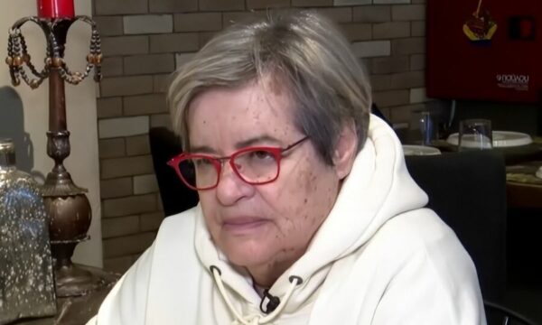 Ντέπυ Γκολεμά: “Οι περισσότεροι παρουσιαστές νομίζουν πως είναι αστέρια πρώτης κατηγορίας και το μόνο που τους λείπει είναι το Όσκαρ”