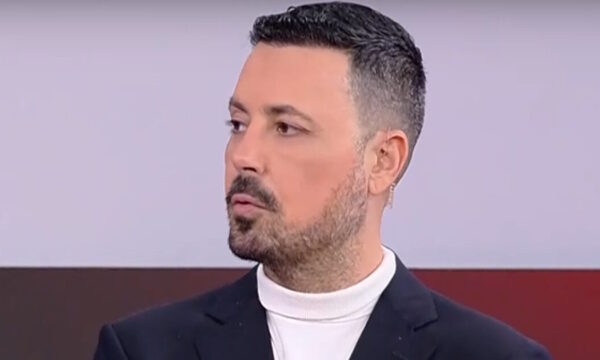 Πέτρος Κουσουλός: Το βίντεο που έγινε viral στο Tik Tok – Οι χρήστες υποστηρίζουν ότι γελά την ώρα ρεπορτάζ για την κηδεία ενός ανθρώπου
