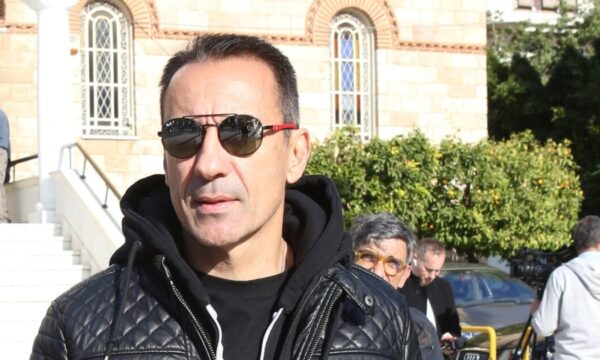 Πέτρος Ίμβριος: Δύσκολες ώρες για τον τραγουδιστή – Πέθανε η μητέρα του