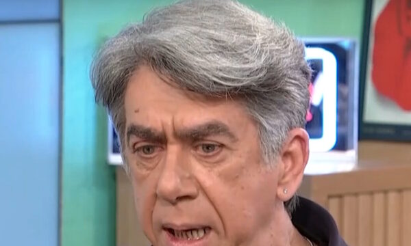 Κώστας Μπερικόπουλος: «Η μητέρα μου έχει άνοια, βιώνω την ανημπόρια και με τρομάζει πολύ»