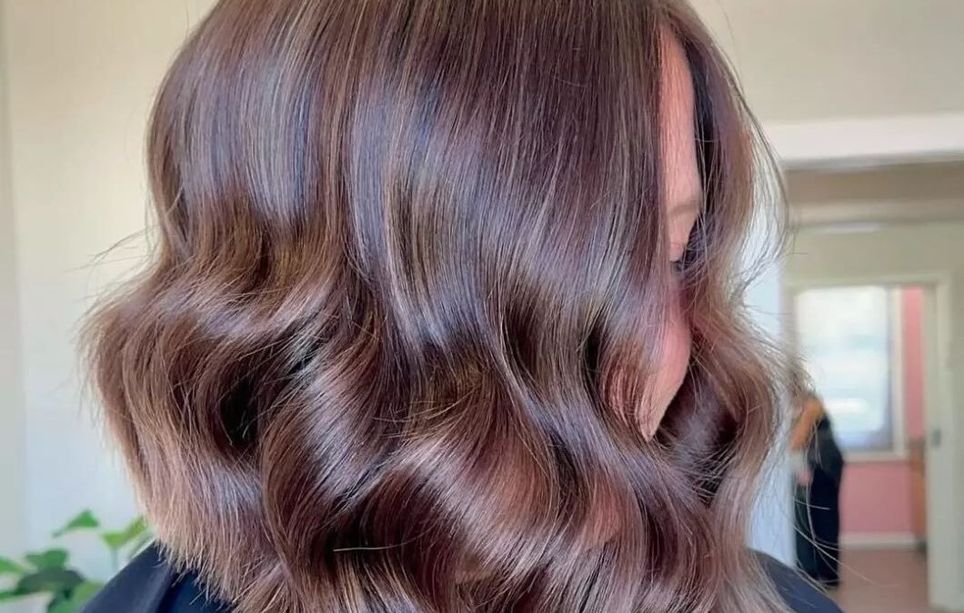Caramel Balayage: Οι καλύτερες ιδέες σε τόνους καραμέλας για τα καστανά μαλλιά