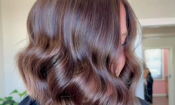 Caramel Balayage: Οι καλύτερες ιδέες σε τόνους καραμέλας για τα καστανά μαλλιά