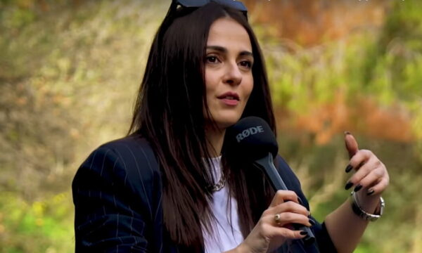 Αγγελική Δαλιάνη: «Με κυνήγαγε παπαράτσι και τρόμαξα τόσο πολύ που άρχισα να ουρλιάζω»