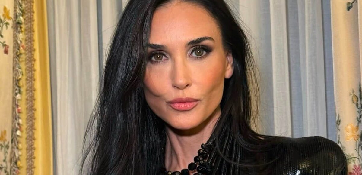 Η Demi Moore φορούσε ένα εντυπωσιακό απλό μαύρο φόρεμα – Spoiler Alert! Ήταν ασύμμετρο