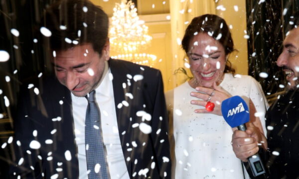 Δόμνα Μιχαηλίδου: Οι πρώτες δηλώσεις της μετά τον πολιτικό γάμο της με τον Λεωνή Μαντωνάκη