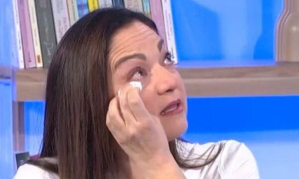 «Λύγισε» on air η Ελένη Καρακάση: «Είμαι σε διαδικασία υιοθεσίας, δεν ήθελα να το αποκαλύψω»