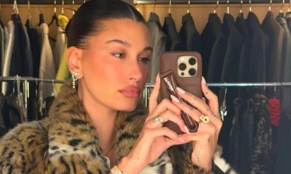 Hailey Bieber: Το ροζ μανικιούρ της είναι τέλειο για την Ημέρα του Αγίου Βαλεντίνου – 3 βερνίκια για να το αποκτήσεις